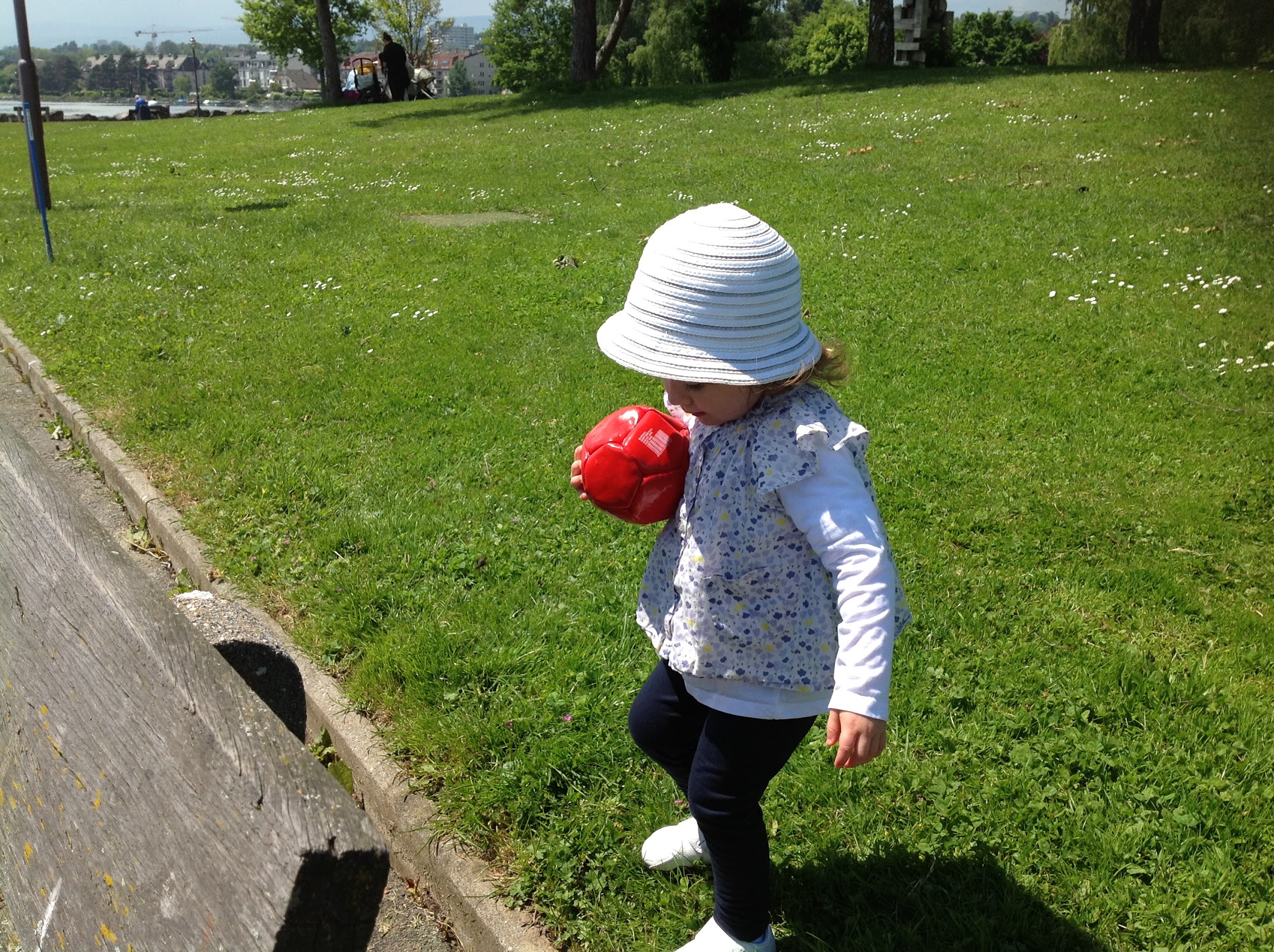 Poster des photos de vos enfants sur les réseaux sociaux est illégal © STAN - média suisse - blogueur suisse